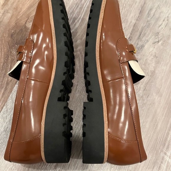 Franco Sarto Colette Lug Sole Loafer Gold Accent NWOB Sz 9 W Preppy - Picture 5 of 9